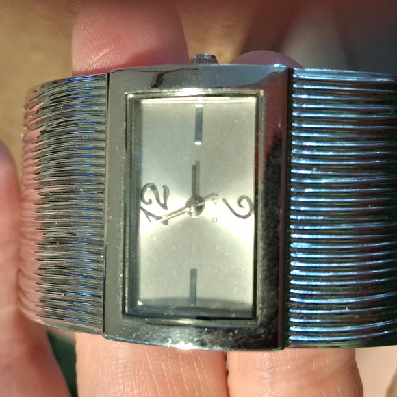 Watch - Picture 4 of 5